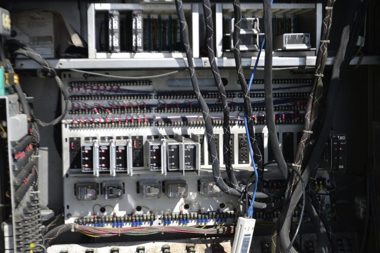 ABB: retelele electrice complexe cer digitalizare si securitate cibernetica