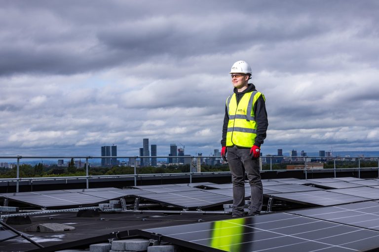 Numarul prosumatorilor din Romania a urcat la 332.684, cu 3.789 MW instalati