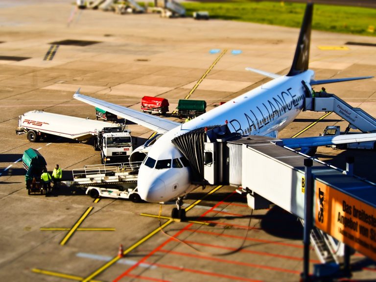 Un laborator mobil măsoară aerul din jurul Aeroportului Cluj — iată ce poluanți monitorizează în timp real