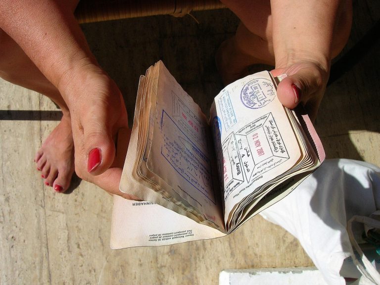 Ai nevoie de buletin nou? Evidența Persoanelor Cluj are un site nou — cu întrebări frecvente și o funcție care îți citește pagina cu voce tare