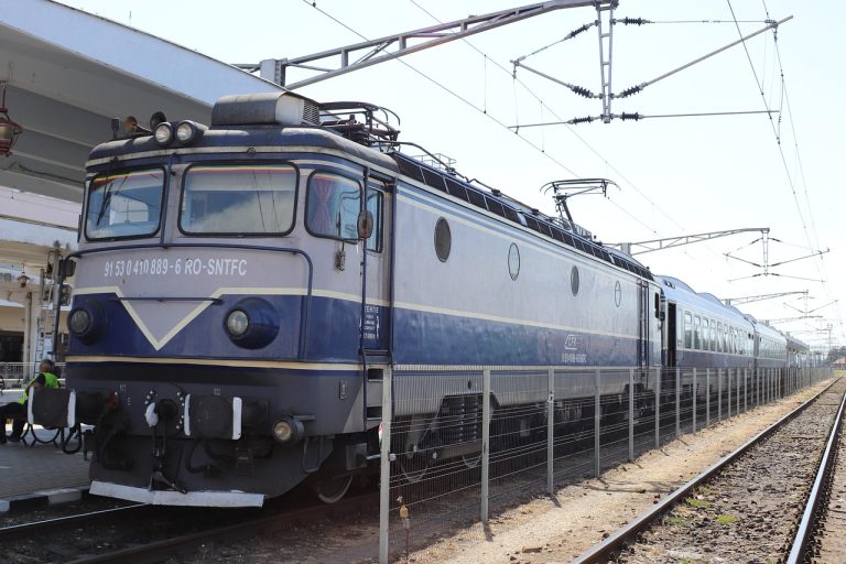 Autobuze în locul trenurilor între Cluj și Oradea? CFR Călători caută transportator pentru un contract de aproape 22 de milioane de lei