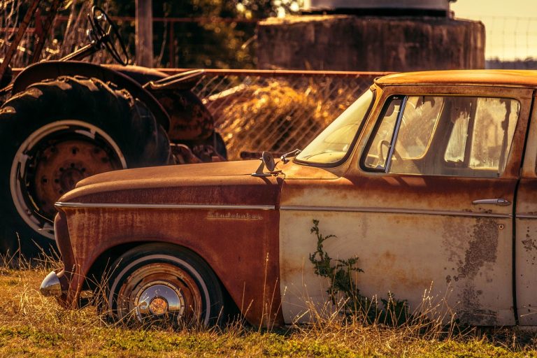 Clujul scoate la licitație 57 de mașini abandonate — le poți vedea de aproape până pe 12 octombrie